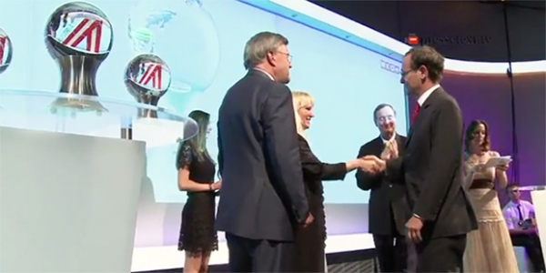 Mr Hulla accepts the 2011 WKO Export Award on behalf of HD: Exportpreis 2011 mit überraschenden Gewinnern, pressetext.tv