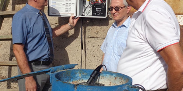 Armenia, Sept 2015: The new hydrogeological monitoring equipment will assist the Ministry of Nature Protection of Armenia to address the problem of artesian groundwater depletion in Ararat valley by more accurate information on the level of over-exploitation and to improve decision-making on water allocation. 