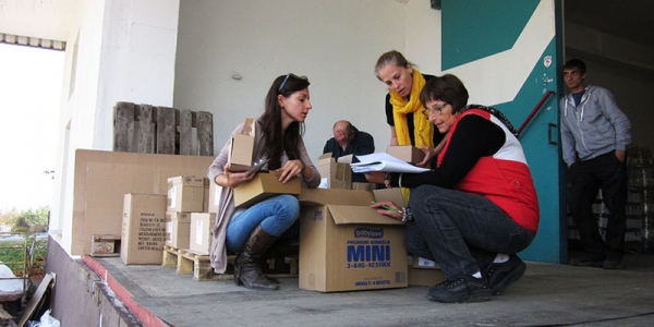 In 2013 HD contributed to the Red Cross initiative to deliver food and items of immediate need to refugee centres across Bulgaria. Photo: our Sofia colleagues, along with Red Cross Staff,  distribute help in the Kovachevci camp.