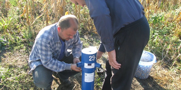 To increase national capacities for WDF-compliant monitoring and RBM, the project has also included work to upgrade surface and groundwater monitoring networks and training of local hydrogeology experts on use of telemetry. Image: Sept 2015, Moldova, installation of one of 15 new boreholes equipped with modern electronic water level, temperature and conductivity meters to help monitor aquifer quality in the Prut River basin. 