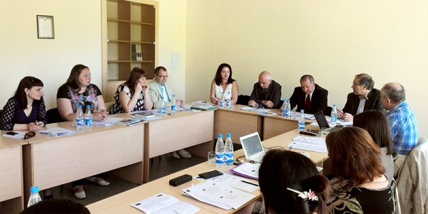 11 June 2015, Minsk: Project workshop with the Ministry of Natural Resources and Environmental Protection of Belarus covering best practices, principles and instruments of the green economy against achievement of the project's results. The workshop was run by Dr Roman Krajkovich, project Team Leader, and attended by 27 people from the beneficiary and a wide range of stakeholder groups.