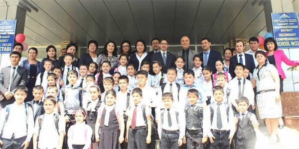 30 April 2015, group photo with the project team at the opening of Plot Resource Center at high school No.324 of Shayhontohur district, Tashkent. 